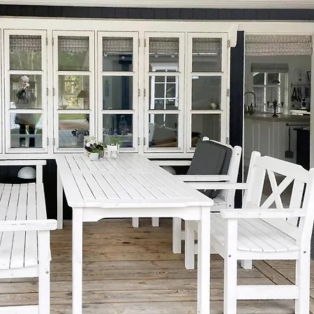 Cozy Summer House Close To Bisnap Hébergement de vacances